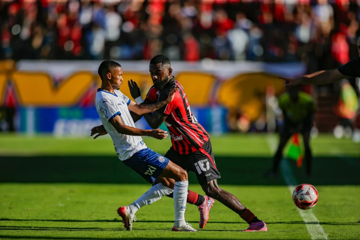 Bahia e Vitória se enfrentaram no Barradão por Arisson Marinho/CORREIO