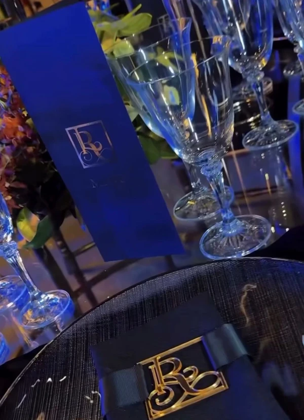 Detalhe da decoração por Reprodução