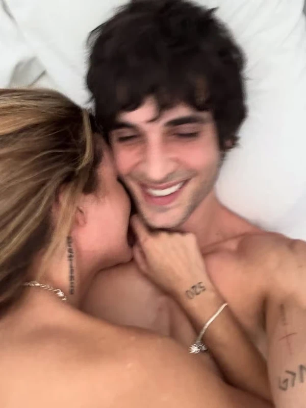 Fiuk surgiu na cama com loira misteriosa por Reprodução/Instagram