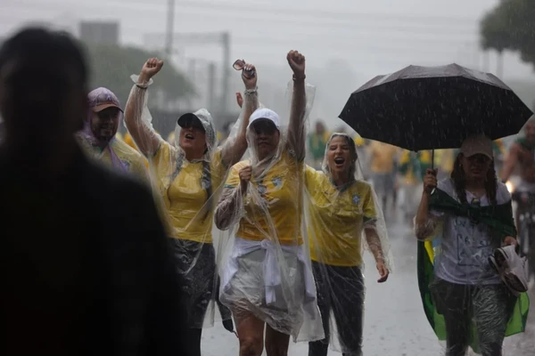 Raio atingiu grupo de Nikolas Ferreira por Vinicius Schmidt/Metrópoles