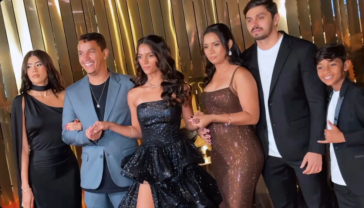 Rayssa Leal com a família por Reprodução