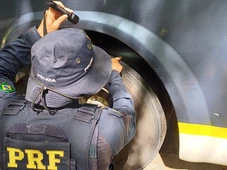 Imagem - Ônibus de viagem é flagrado cometendo irregularidades em rodovia de cidade na Bahia