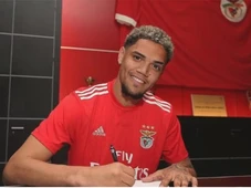 Imagem - Vitória encaminha contratação de centroavante ex-Benfica