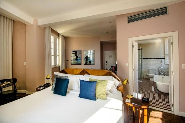 Acomodações do Fera Palace Hotel por Reprodução/Booking.com