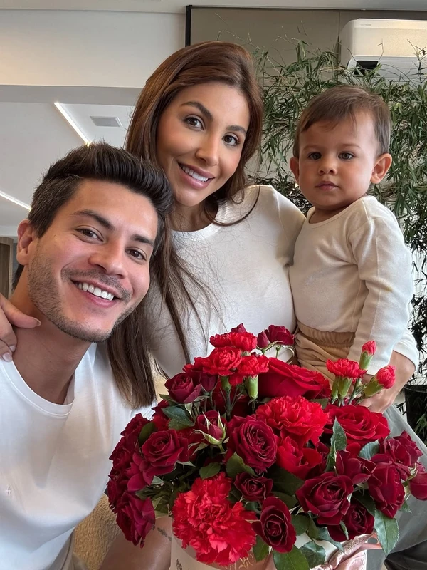 Arthur Aguiar, Jheny Santucci e Gabriel por Reprodução/Instagram