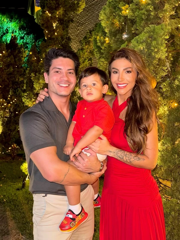 Arthur Aguiar, Jheny Santucci e Gabriel por Reprodução/Instagram