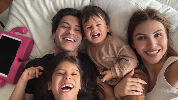 Arthur Aguiar, Jheny Santucci, Gabriel e Sophia por Reprodução/Instagram