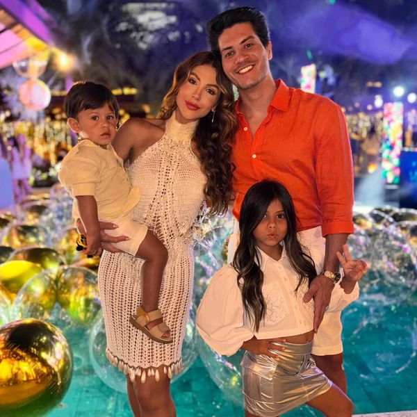 Arthur Aguiar, Jheny Santucci, Gabriel e Sophia por Reprodução/Instagram