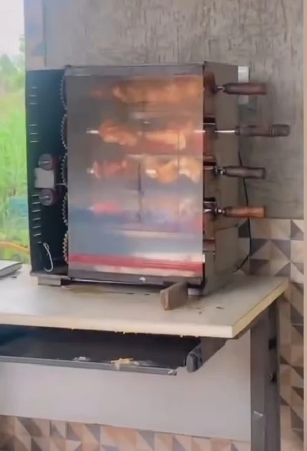 Casa de Chaiany tem quintal espaçoso e piscina por Reprodução