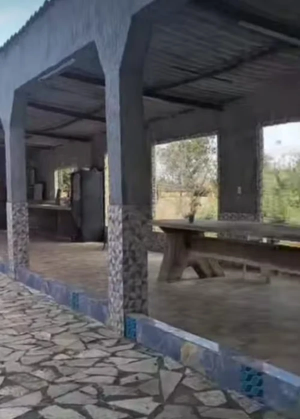 Casa de Chaiany tem quintal espaçoso e piscina por Reprodução