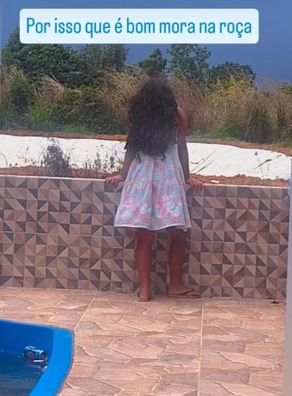 Casa de Chaiany tem quintal espaçoso e piscina por Reprodução