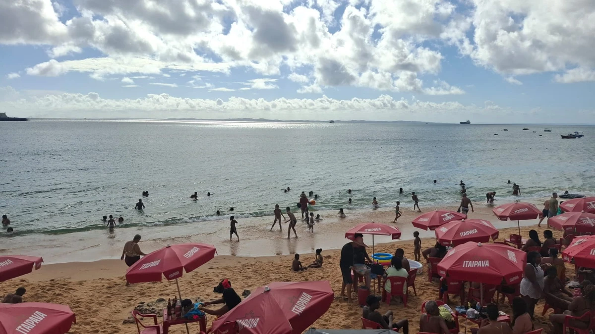 Praia do Cantagalo, na Cidade Baixa, foi a única avaliada como própria para banho em Salvador por Maria Raquel Brito/CORREIO