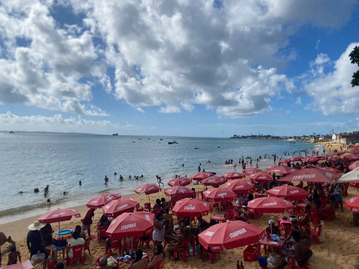 Praia do Cantagalo, na Cidade Baixa, foi a única avaliada como própria para banho em Salvador por Maria Raquel Brito/CORREIO