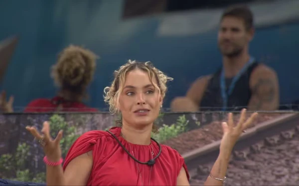 Sarah Andrade refletiu após veto em Ana Paula Renault