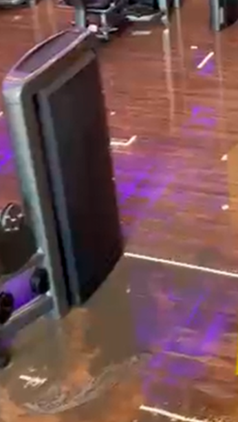 Vazamento de esgoto em unidade da SmartFit em Salvador por Reprodução