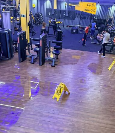 Vazamento de esgoto em unidade da SmartFit em Salvador por Reprodução