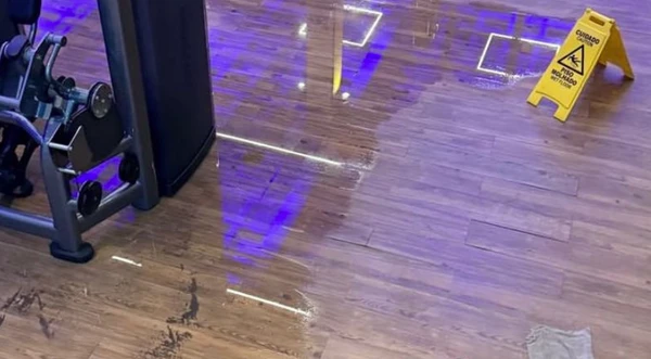 Vazamento de esgoto em unidade da SmartFit em Salvador por Reprodução