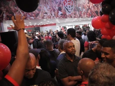 Imagem - Torcedores do Vitória enchem shopping de Salvador para apresentação de Marinho