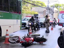 Imagem - Motociclista morre ao cair de moto e ser atropelado por ônibus da Ufba em Salvador