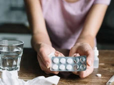 Imagem - Remédio venceu? Veja quais são os riscos reais de tomar medicamento fora da validade