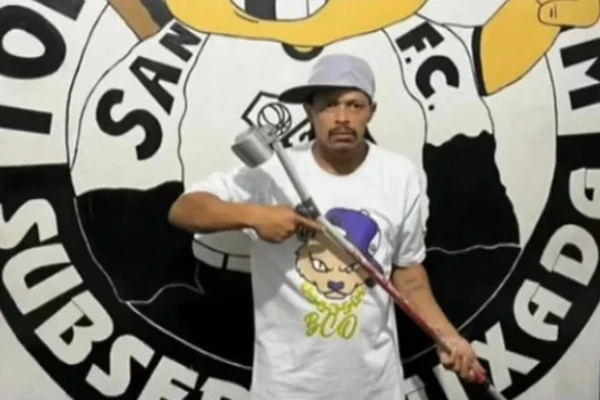 Alex Acarajé foi atropelado por carro blindado da PM por Reprodução