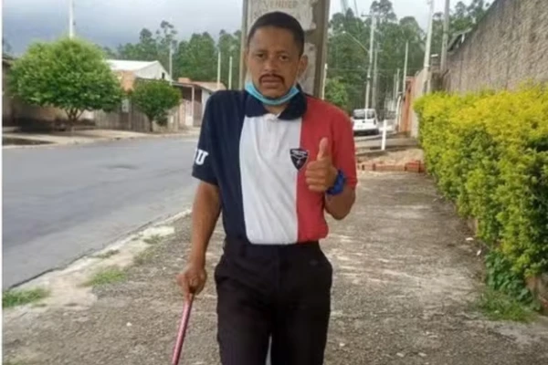 Alex Acarajé foi atropelado por carro blindado da PM por Reprodução