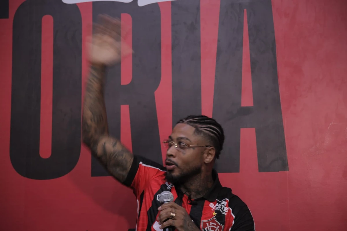 Apresentação de Marinho por Sora Maia/CORREIO