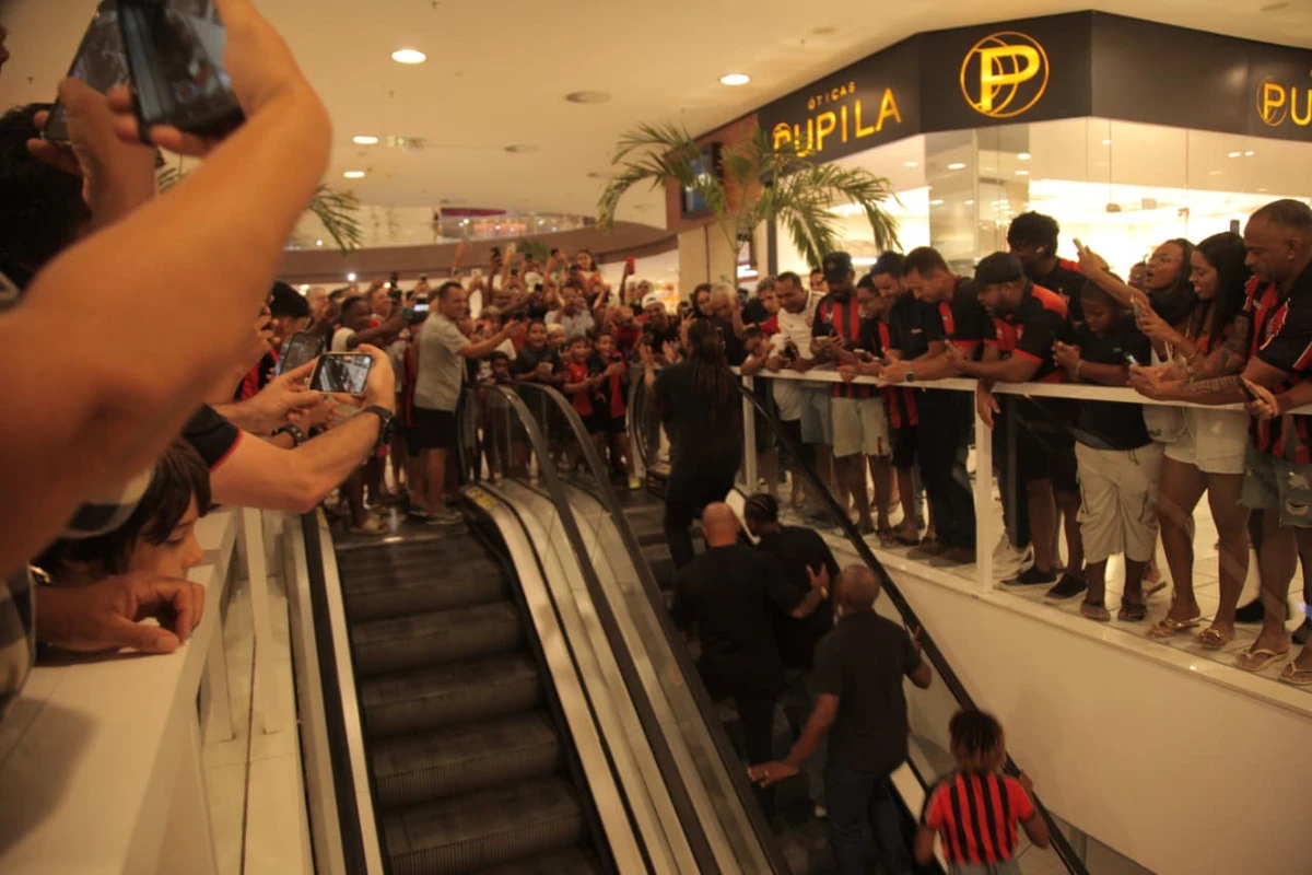 Apresentação de Marinho por Sora Maia/CORREIO