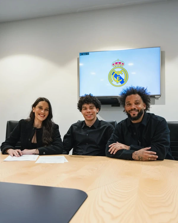 Enzo celebrou com a família por Reprodução