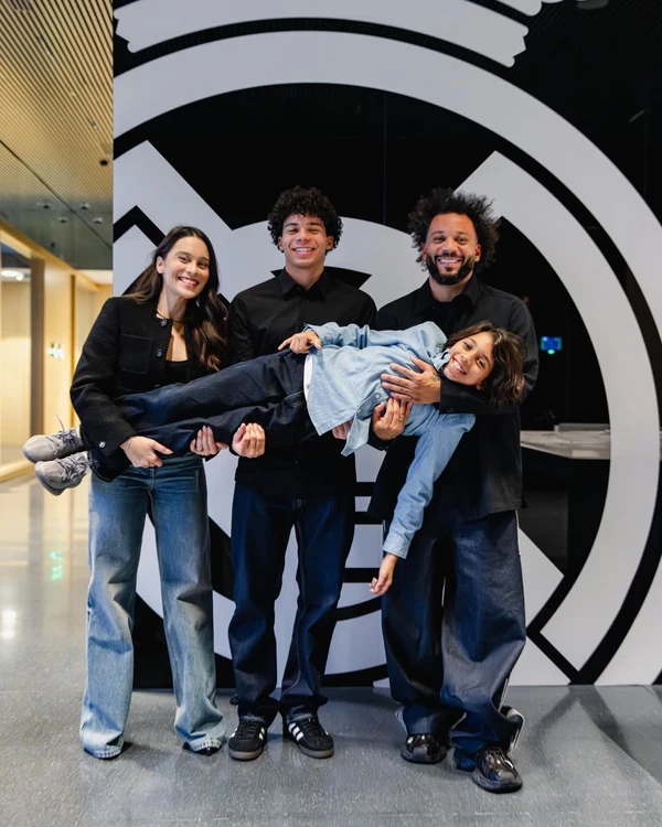 Enzo celebrou com a família por Reprodução