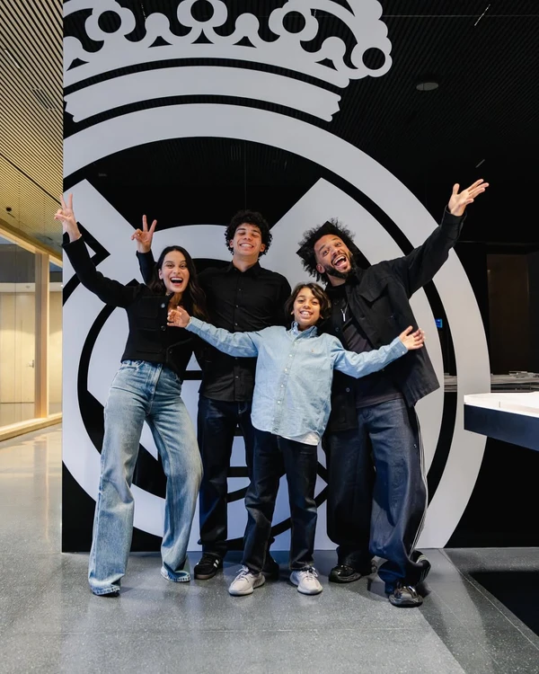 Enzo comemorou com a família por Reprodução