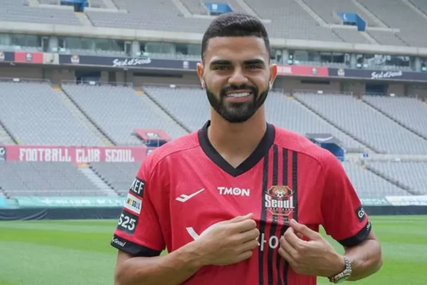 Lucas Silva pode reforçar o Vitória por Divulgação/Seoul 