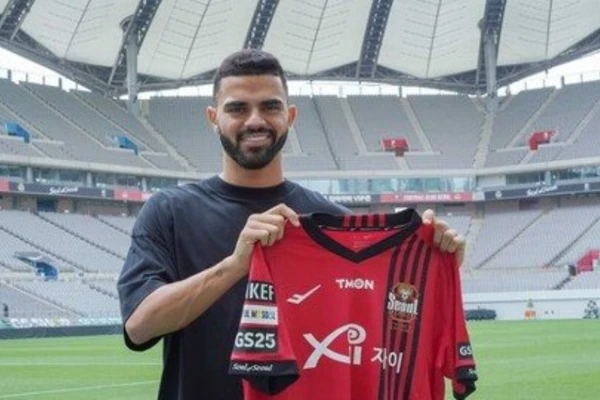 Lucas Silva pode reforçar o Vitória por Divulgação/Seoul 