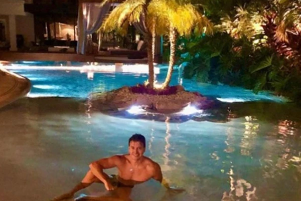 Mansão de Rodrigo Faro por Reprodução