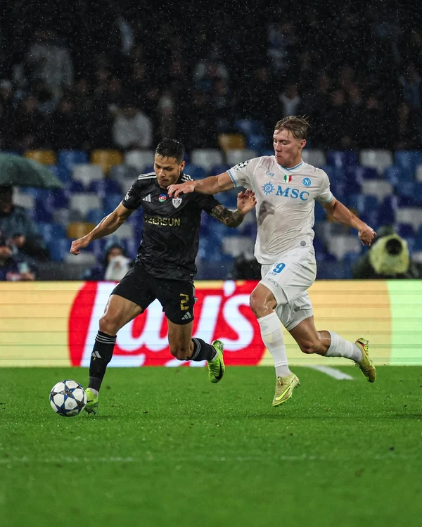 Matheus em ação pelo Qarabag por Dilvulgação/Qarabag