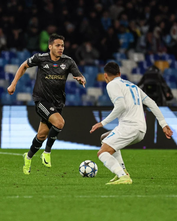 Matheus em ação pelo Qarabag por Dilvulgação/Qarabag