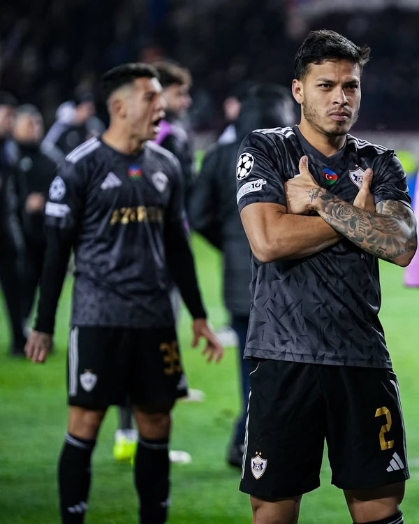 Matheus em ação pelo Qarabag por Dilvulgação/Qarabag