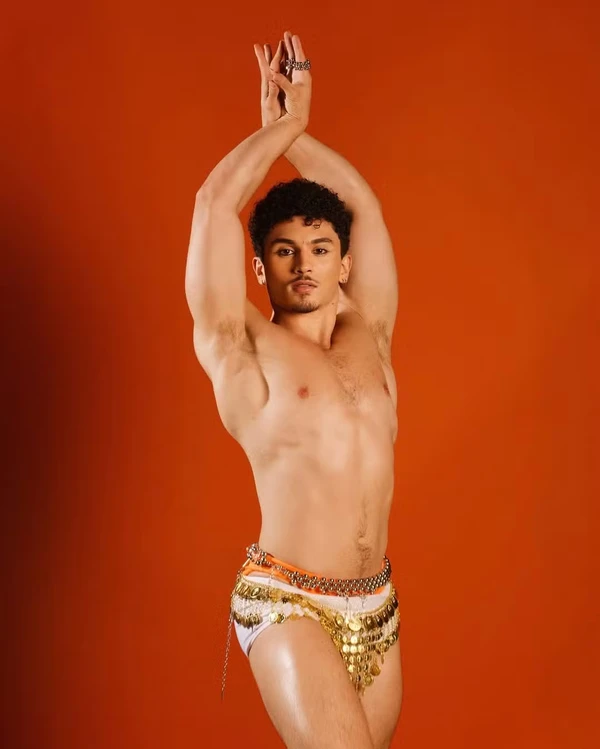 O dançarino Riquencio, de Pedro Sampaio, chamou atenção no 'BBB 26' por Reprodução/Redes Sociais 