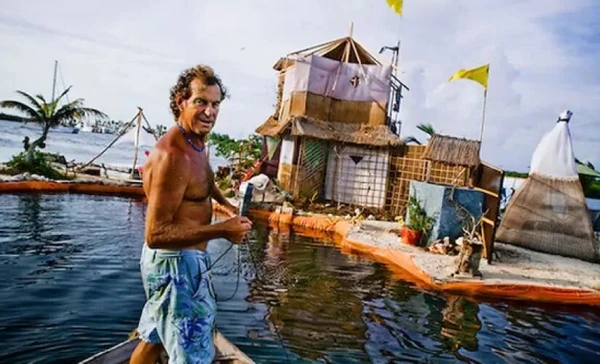 Richart Sowa provou que 150 mil garrafas PET criam a Joyxee Island, uma ilha no México por Divulgação