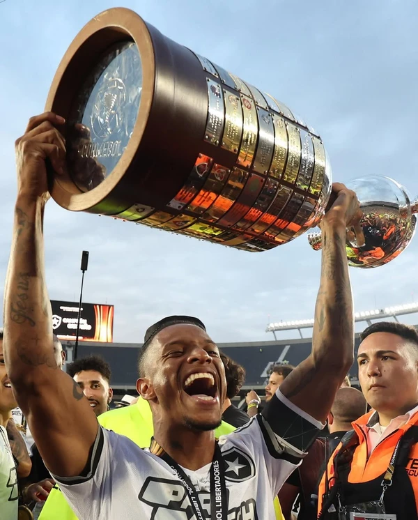 Tchê Tchê é multicampeão no futebol brasileiro por Reprodução/Redes sociais