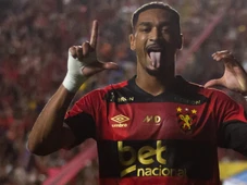 Imagem - Vitória faz oferta e entra na briga por atacante destaque do Brasileirão