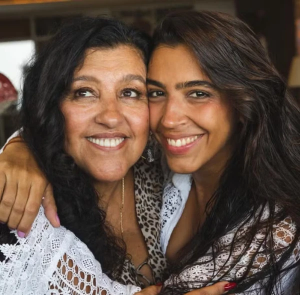 Benedita Casé e sua mãe, Regina Casé por Reprodução/Redes Sociais 