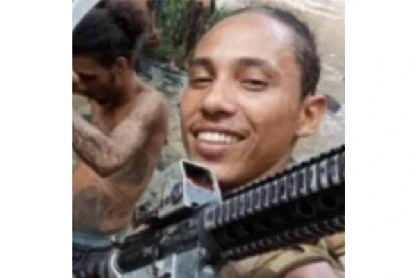 Coringa morreu após granada presa ao corpo detonar por Reprodução