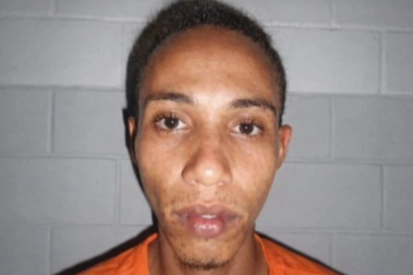 Coringa morreu após granada presa ao corpo detonar por Reprodução