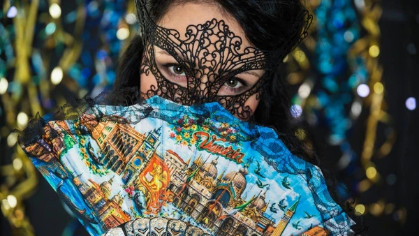 Do gótico suave ao estilo intergalático, veja o que vai bombar nos blocos de rua