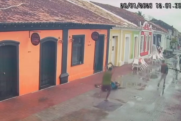 Homem foi preso por matar pessoa em situação de rua com barra de ferro por Reprodução