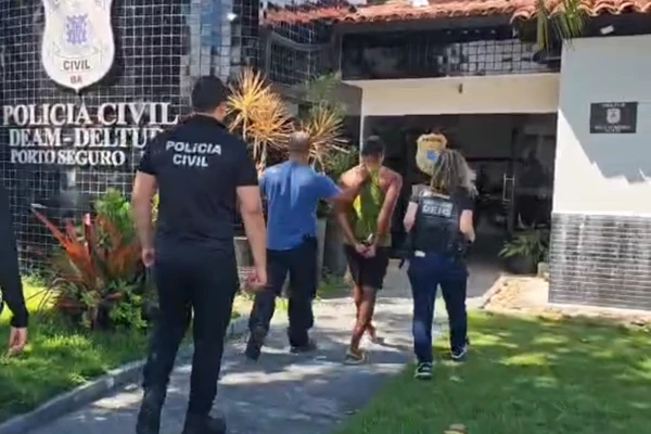 Homem foi preso por matar pessoa em situação de rua com barra de ferro por Reprodução