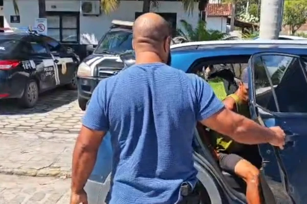 Homem foi preso por matar pessoa em situação de rua com barra de ferro por Reprodução