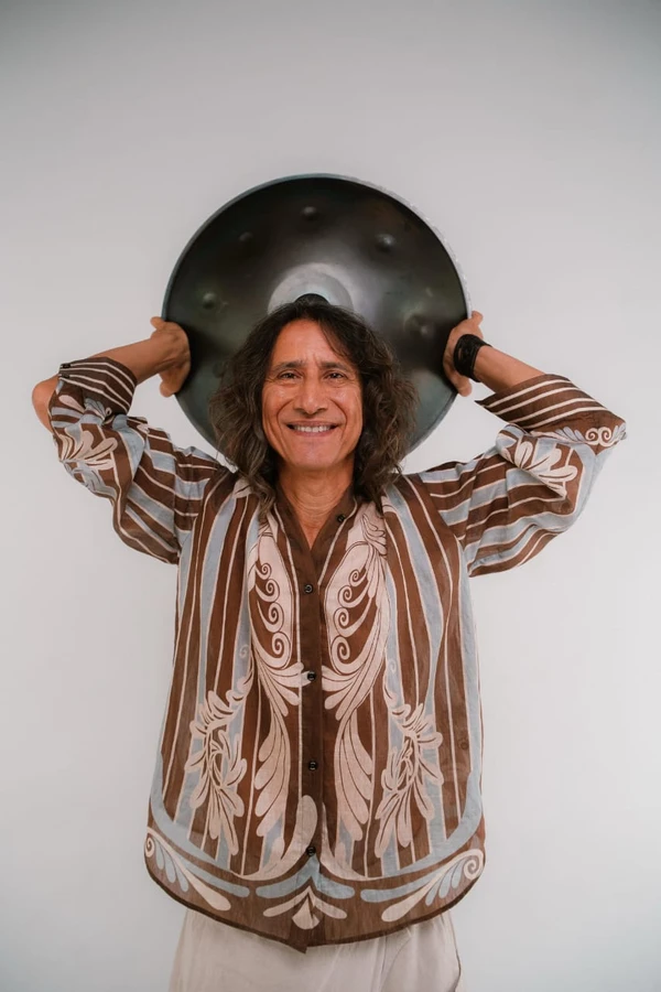 Marco Lobo Hang Drum por Enzo Angelo