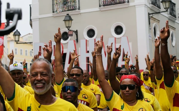 Olodum convoca Ancelotti a conhecer Carnaval de Salvador em ação da Brahma por Arisson Marinho/CORREIO